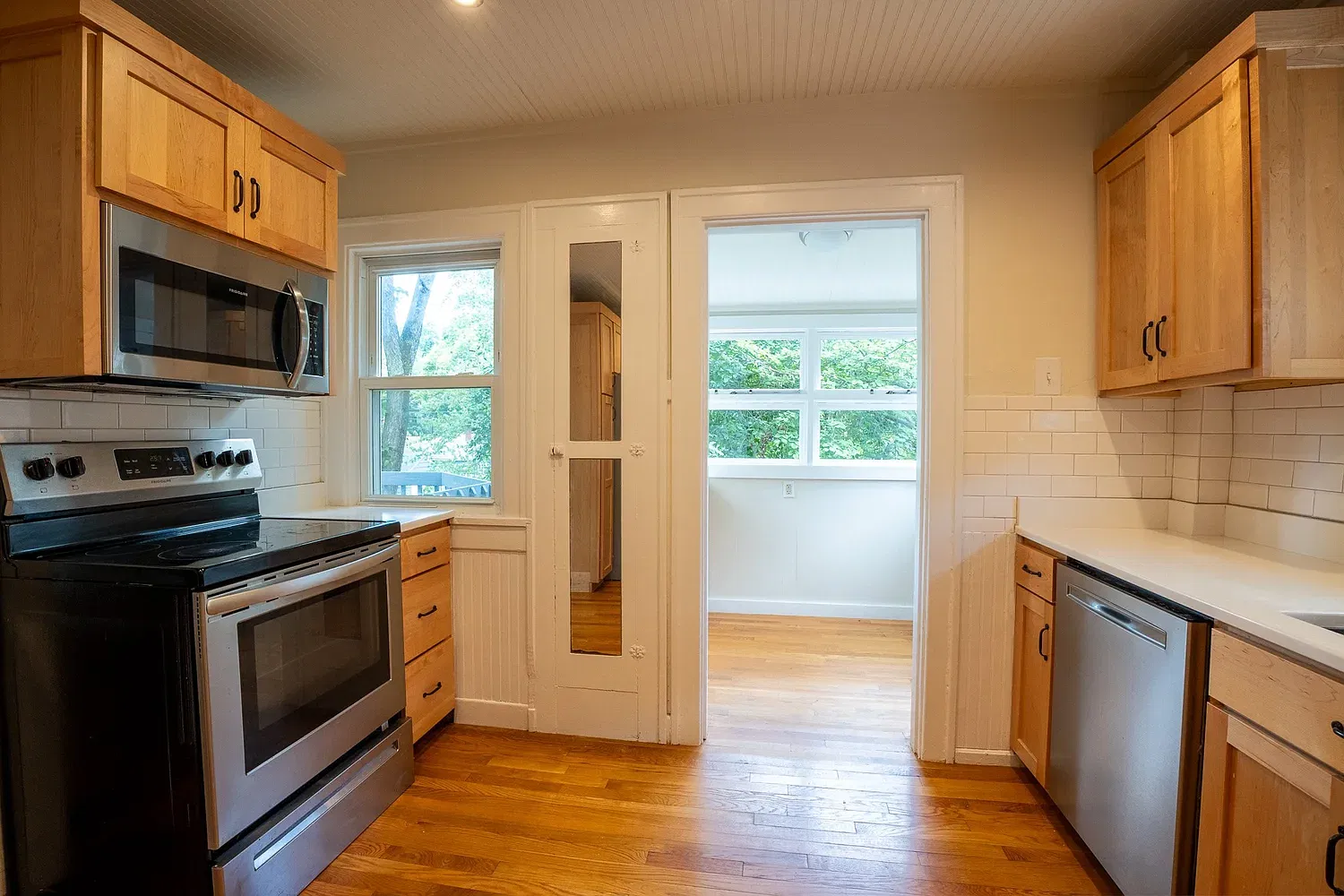 4 bed, 1453 sqft, $4,800 — Photo 4