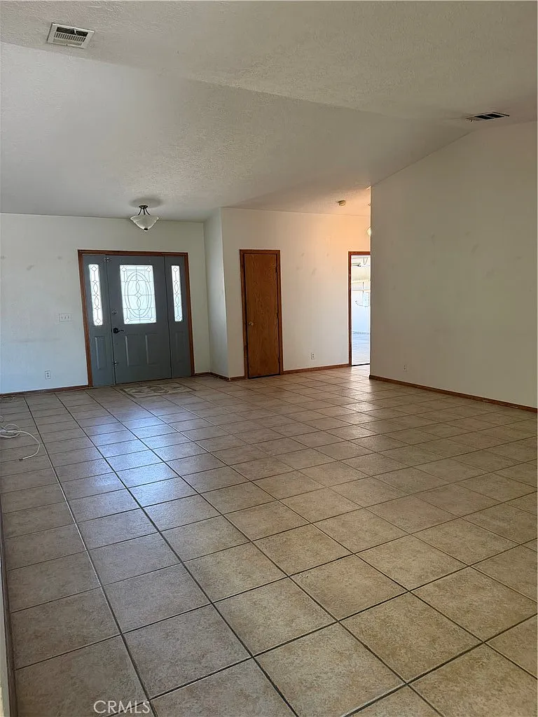 3 bed, 1721 sqft, $2,500 — Photo 4
