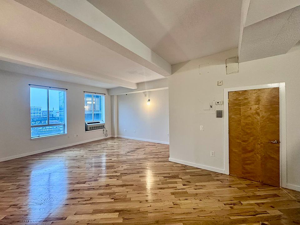 1st image of 2928 41st Ave APT 401