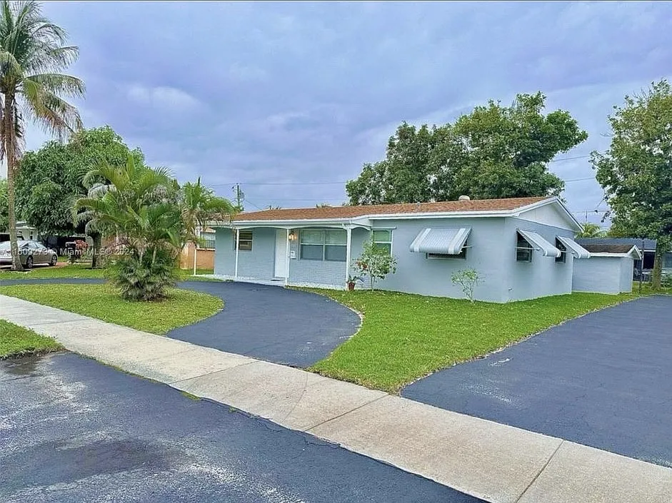 980 NW 200th Ter