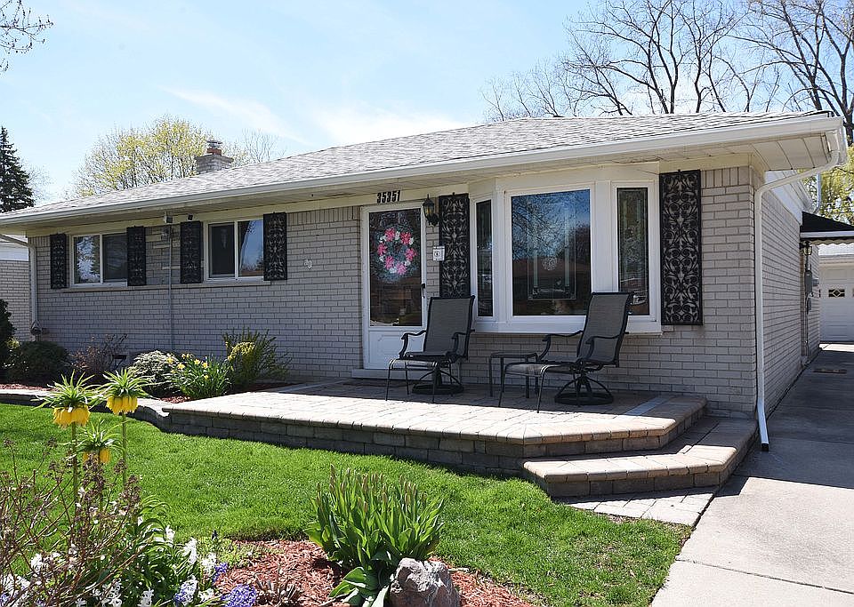1st image of 35351 Blairmoor Dr