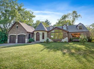 10S230 S Grant St, Willowbrook, IL 60527