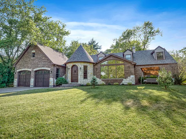 10S230 S Grant St, Burr Ridge, IL 60527