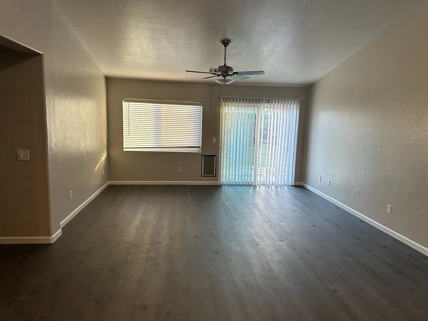 1015 W. Westmont Ct. - 3 Bedroom 2 Bath - Visalia — Photo 2