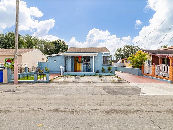 5th image of 2818 SW 2nd St