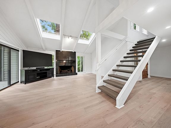 5th image of 2109 Cedarbrook Ct