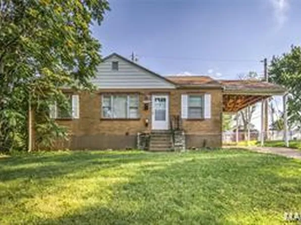 10500 Saint Michael Ln, Saint Ann, MO 63074