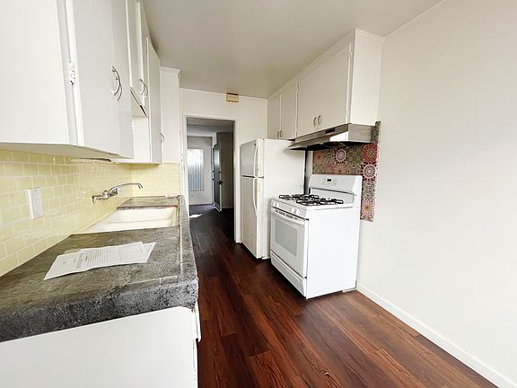 3rd image of 3715-19.5 Ingraham St