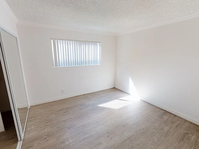 5th Street Apartments — Photo 12