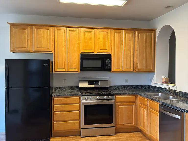 106 Country Ln — Photo 2