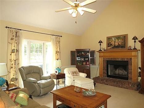 5th image of 6901 Laurel Wood Dr