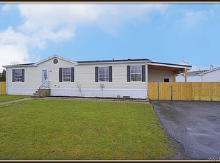 1339 Willowbrook Dr, Lockport, NY 14094