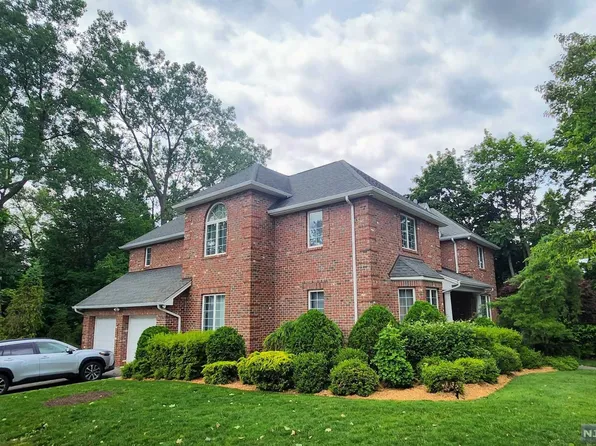 148 Charlotte Pl, Englewood Cliffs, NJ 07632