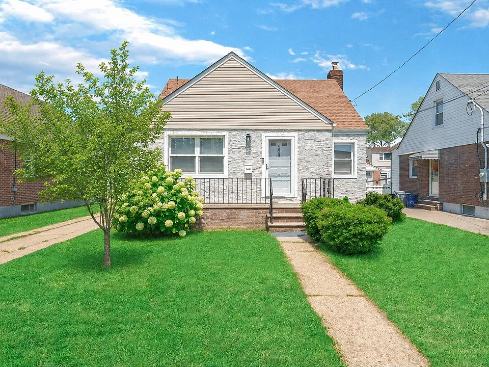 35 79th Ave