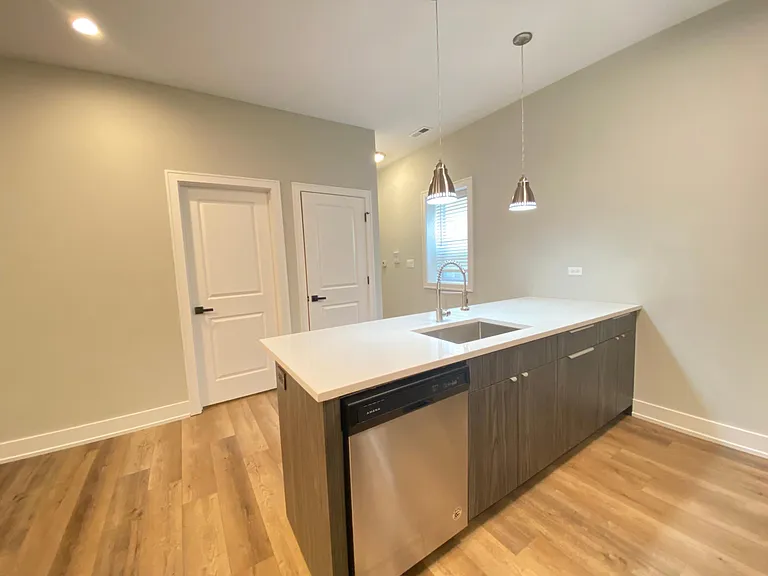 2355 W 18th Pl #2R — Photo 3