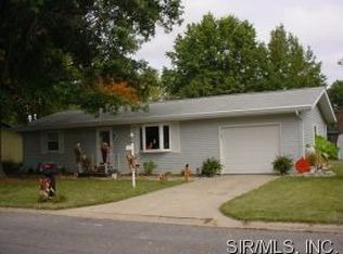 40 Trout Dr, Highland, IL 62249