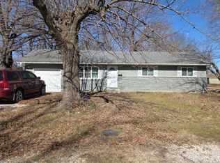 715 E Springfield St, Aurora, MO 65605