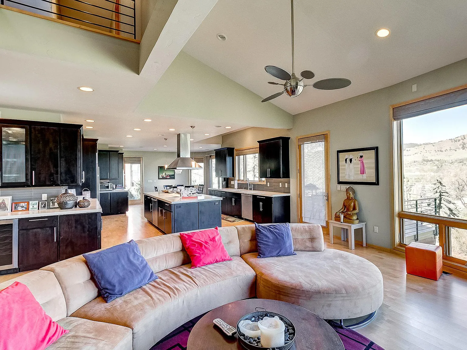 4 bed, 4.5 bath, 6000 sqft, $15,000 — Photo 3