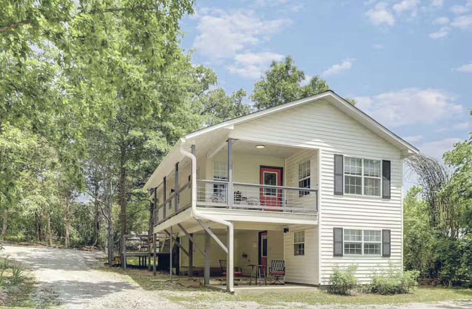 1st image of 805 Oak St #805
