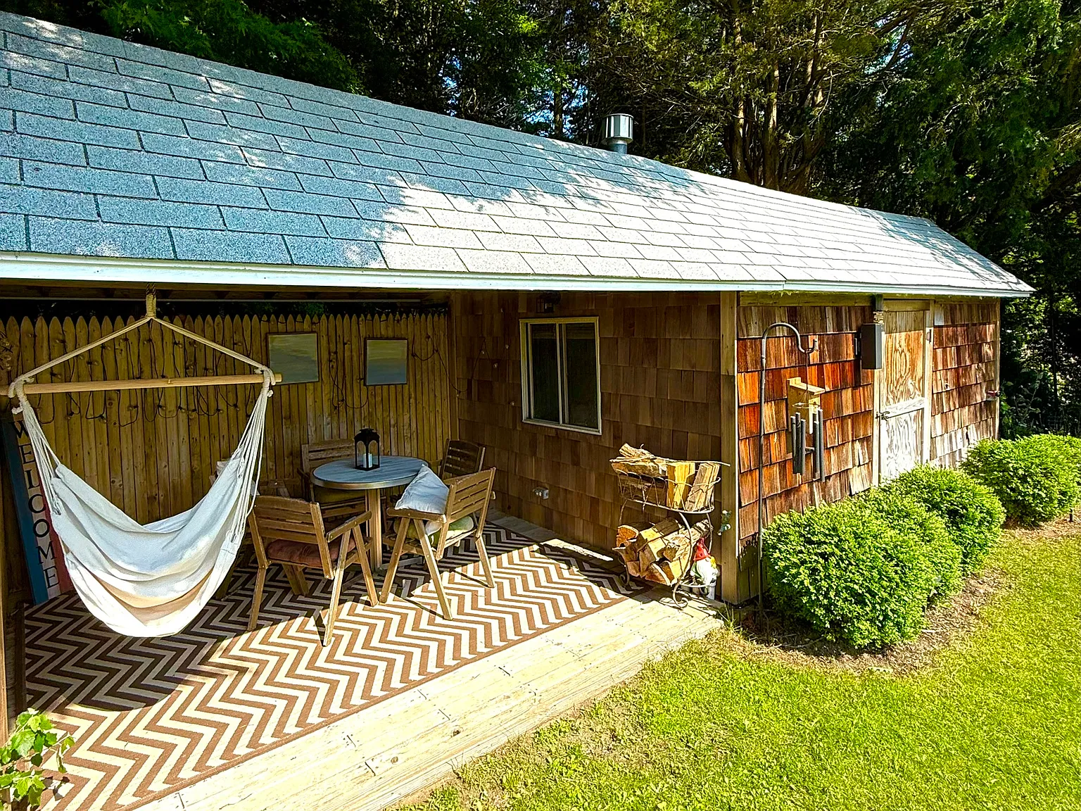 South of the Highway Village Cottage with pool — Photo 2