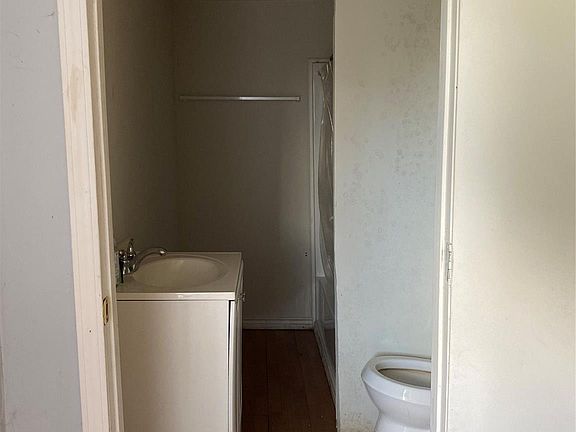 5th image of 2104 Carolina St Unit 2
