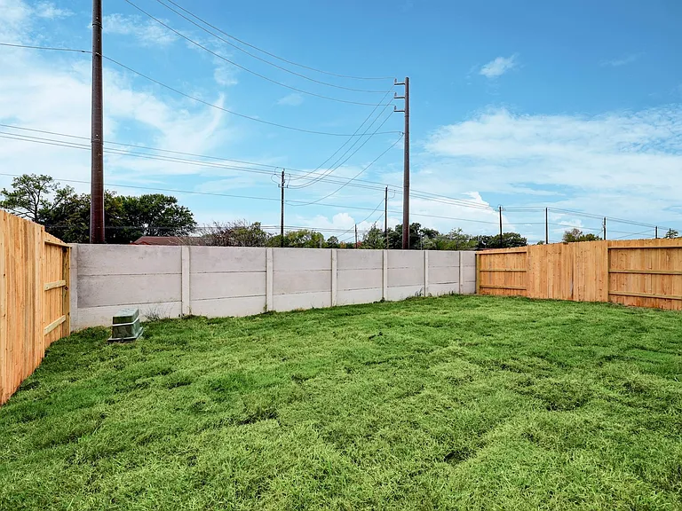 8907 Estes Lake Dr — Photo 15