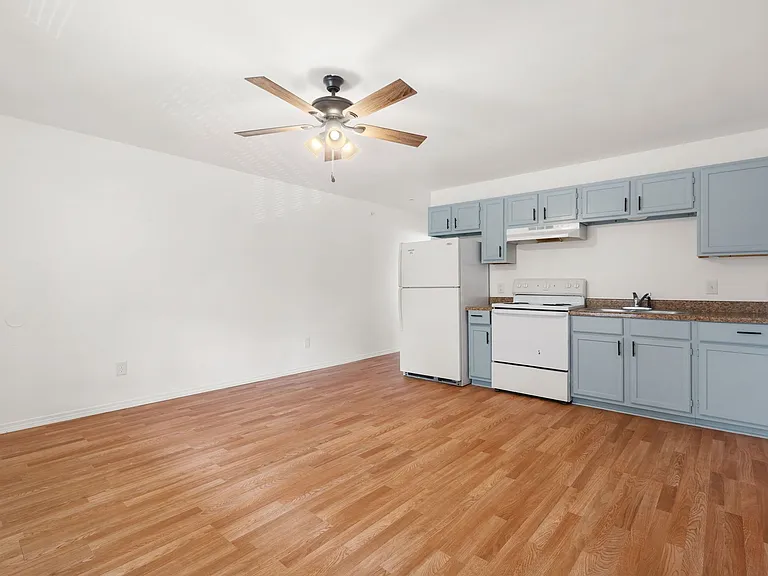 Flat Rock Creek Apartments — Photo 7