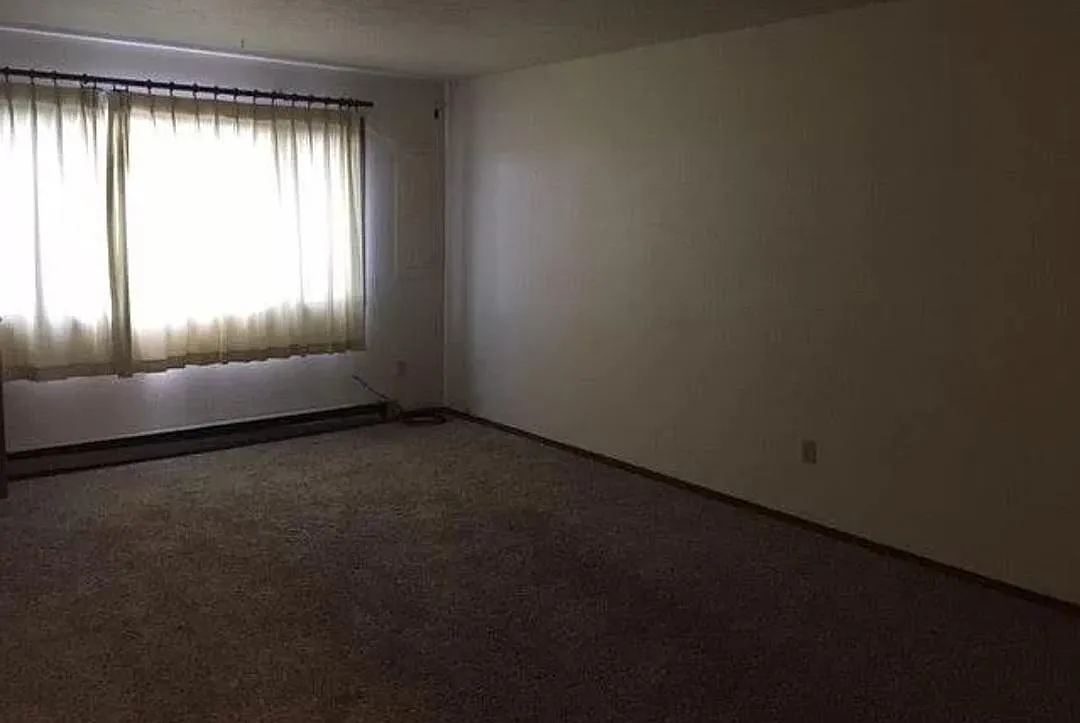 3 bed, 1600 sqft, $1,200 — Photo 3