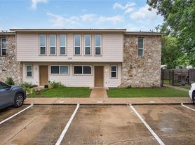 1102 Welsh Ave, College Station, TX