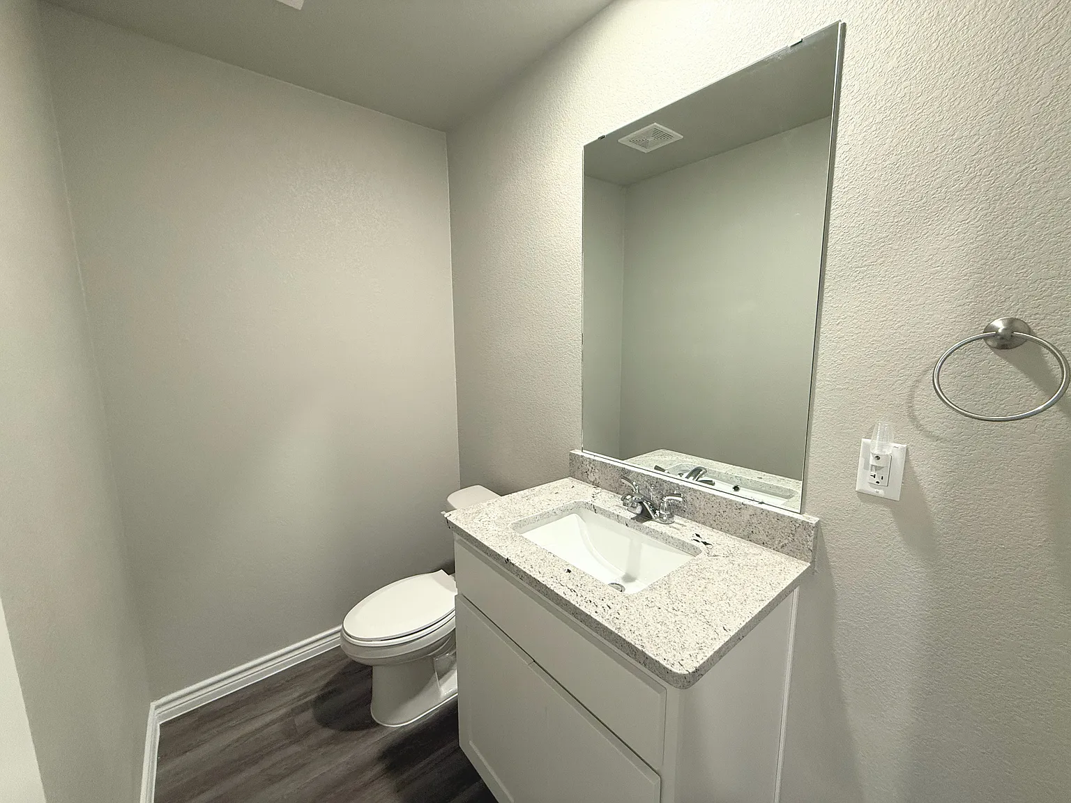 3 bed, 2.5 bath, 1219 sqft, $1,595 — Photo 3