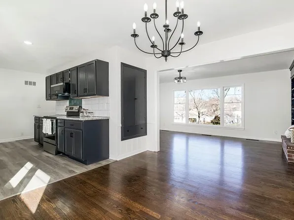 1524 N Broadway St, Independence, MO 64050