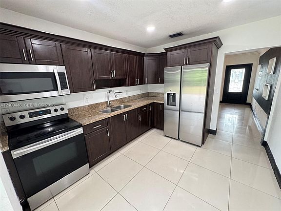 5th image of 2921 NW 94th St
