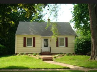 18 Maple St, Crystal Lake, IL 60014