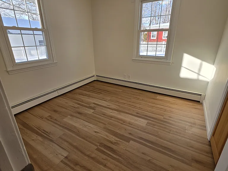 Bedroom 1 w/closet