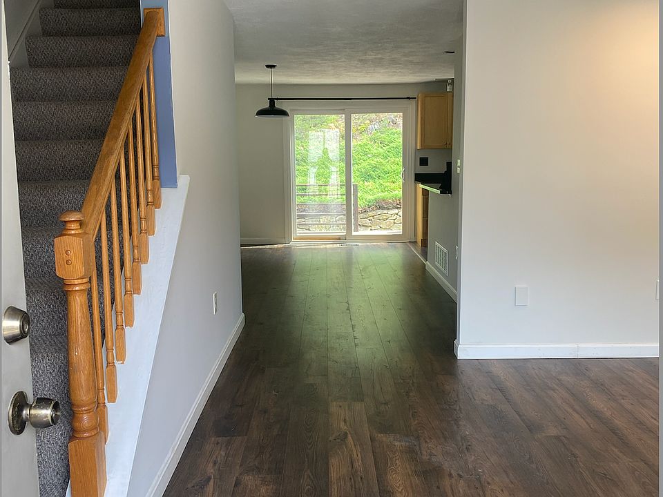 family room leading to kitchen