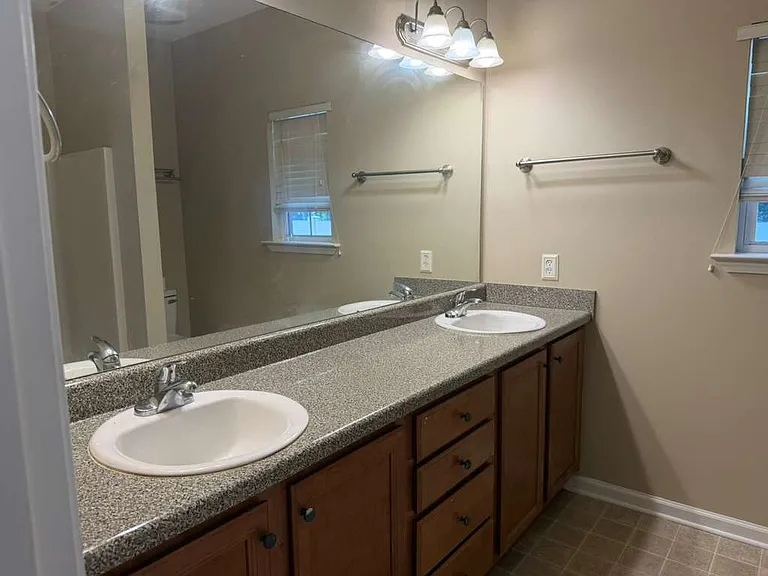 900 Rachel Ln — Photo 8