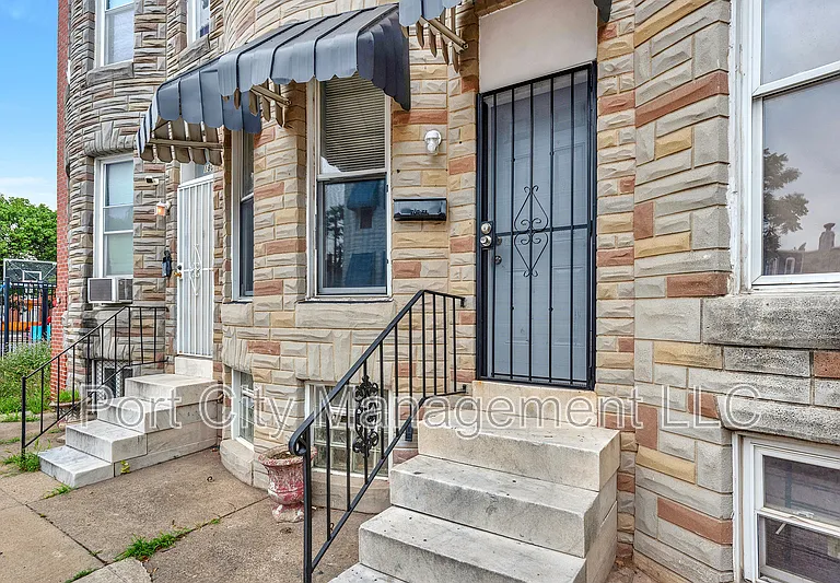 1806 Aiken St — Photo 2