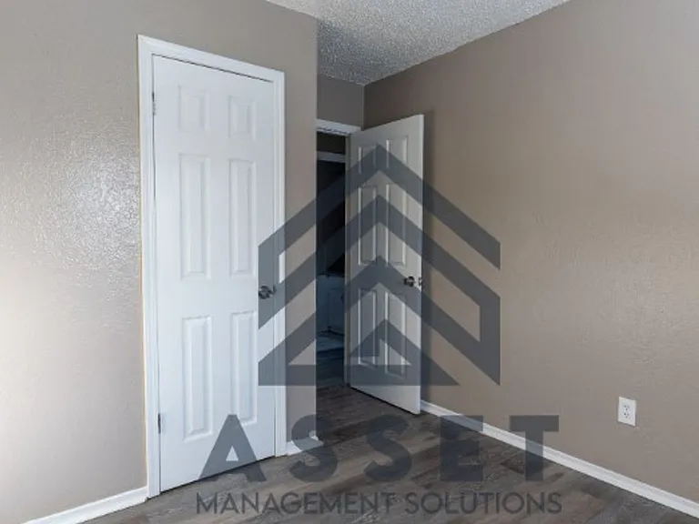 4825 S Fairmont Ave — Photo 5