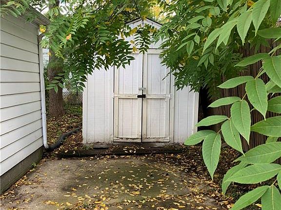 5th image of 183 E Mapledale Ave