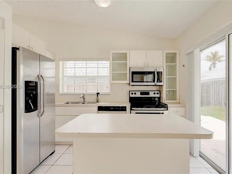 6410 SW 112th Pl — Photo 5