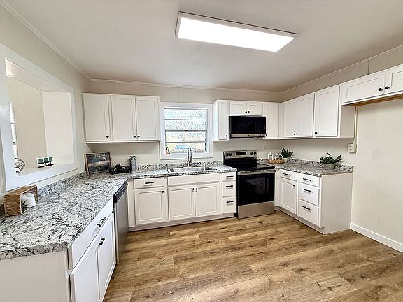 4th image of 3326 3rd Ave