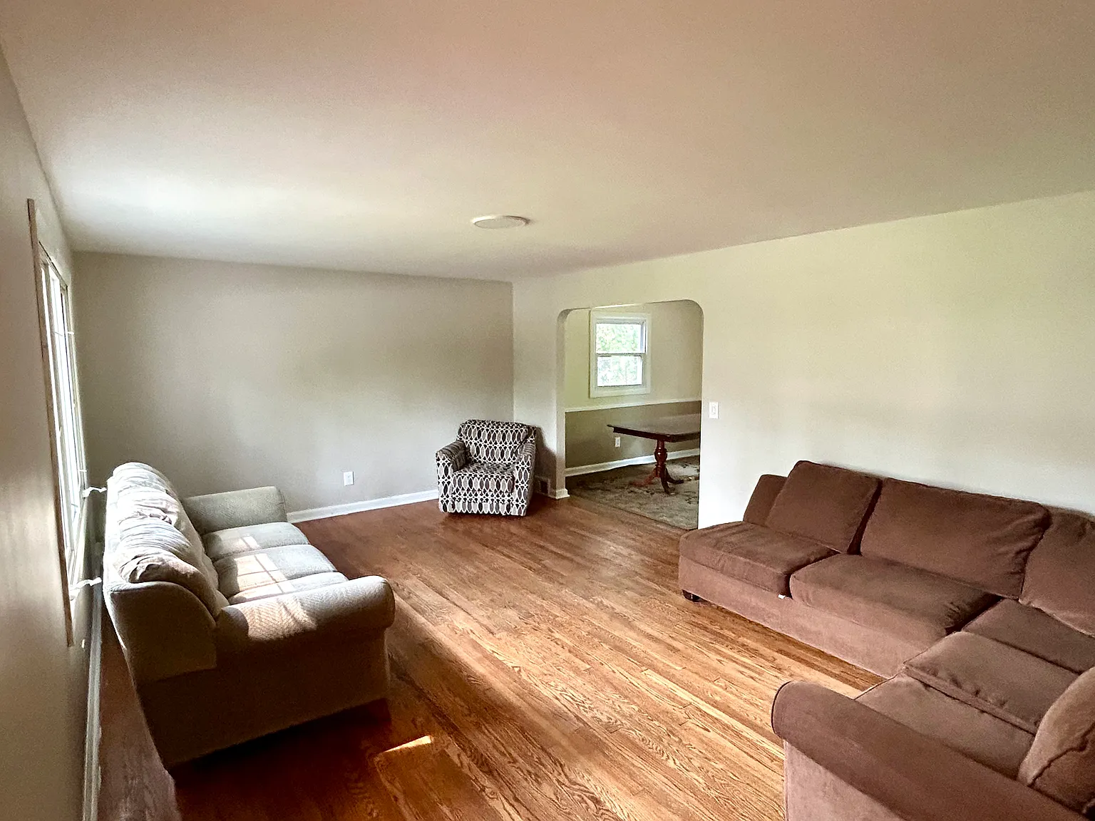 4 bed, 1.5 bath, 1560 sqft, $4,375 — Photo 4