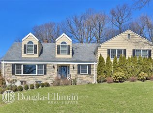 208 Barnard Rd, New Rochelle, NY 10801