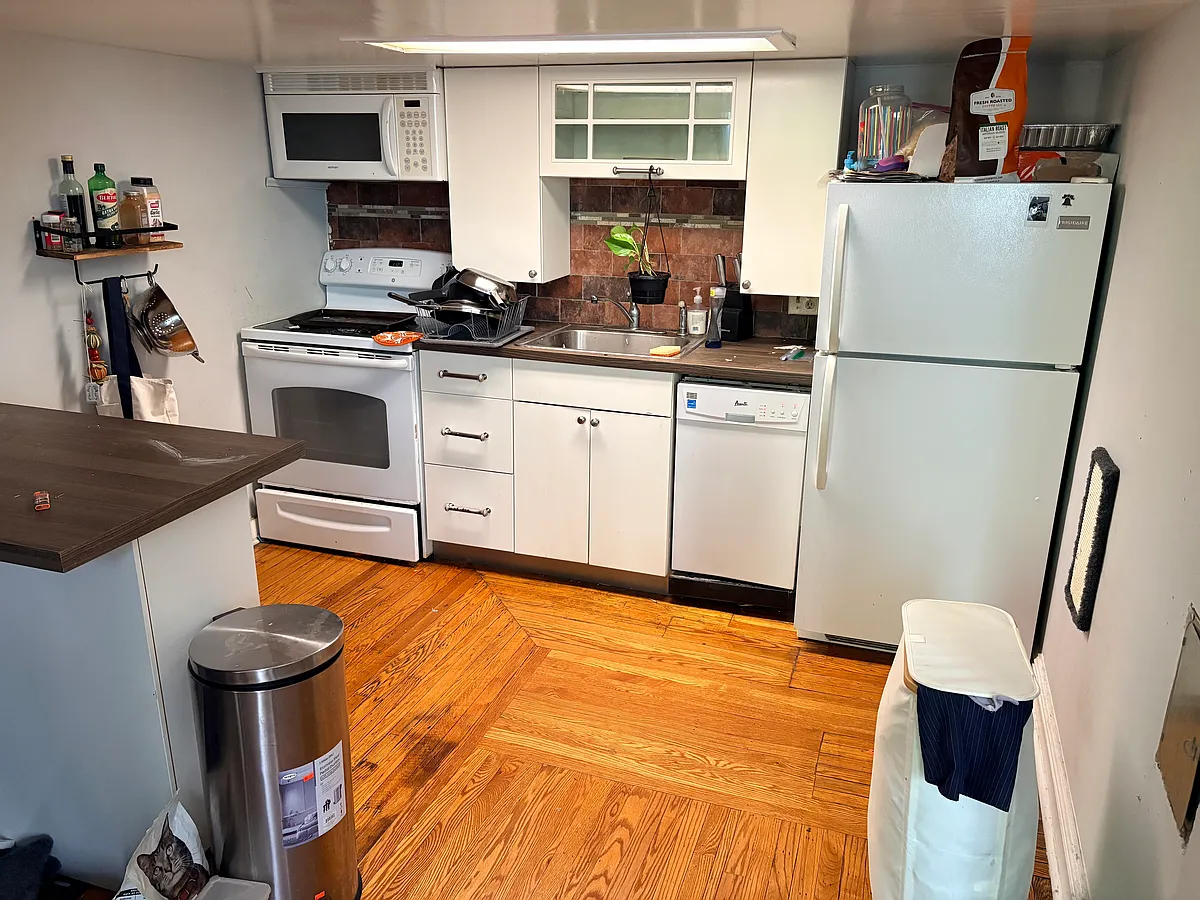 Building Photo - 1104 Spruce St #2E