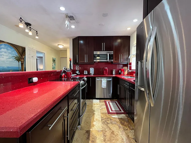 1008 NE 16th Pl — Photo 7