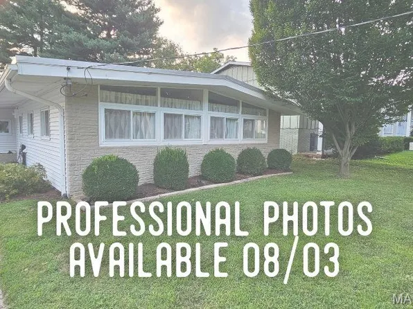 2137 East Dr, Saint Louis, MO 63131