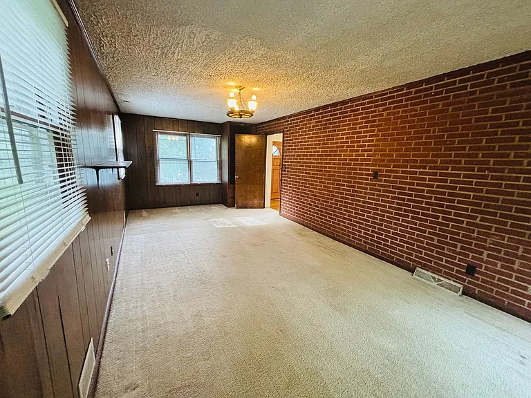 709 Barringer Dr — Photo 6