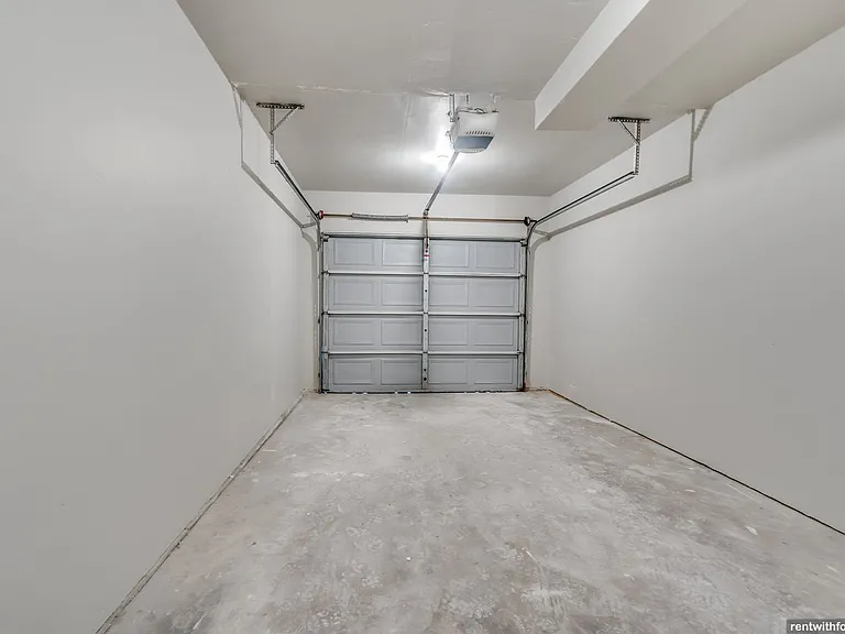 Allouez Townhomes — Photo 31