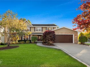 1300 Old Dominion Rd, Naperville, IL 60540