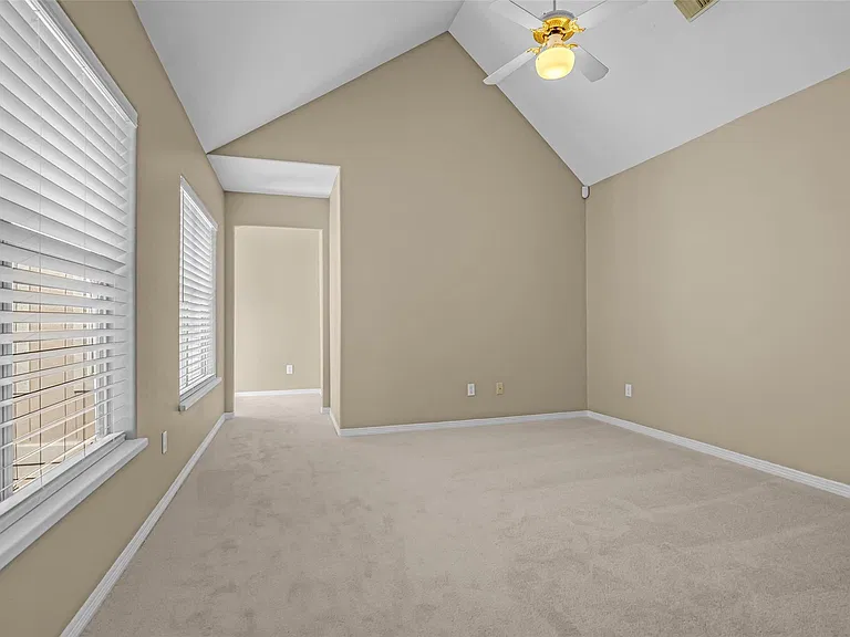 4916 Travis St — Photo 18